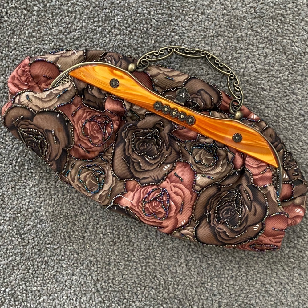 Beaded Plastic Frame Metal Clasp & Carpet Bag Convertible Crossbody/Clutch